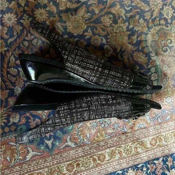 GUC Anne Klein AK Sport sling back small wedge heel sandal/shoe, size 8. - Picture 10 of 10